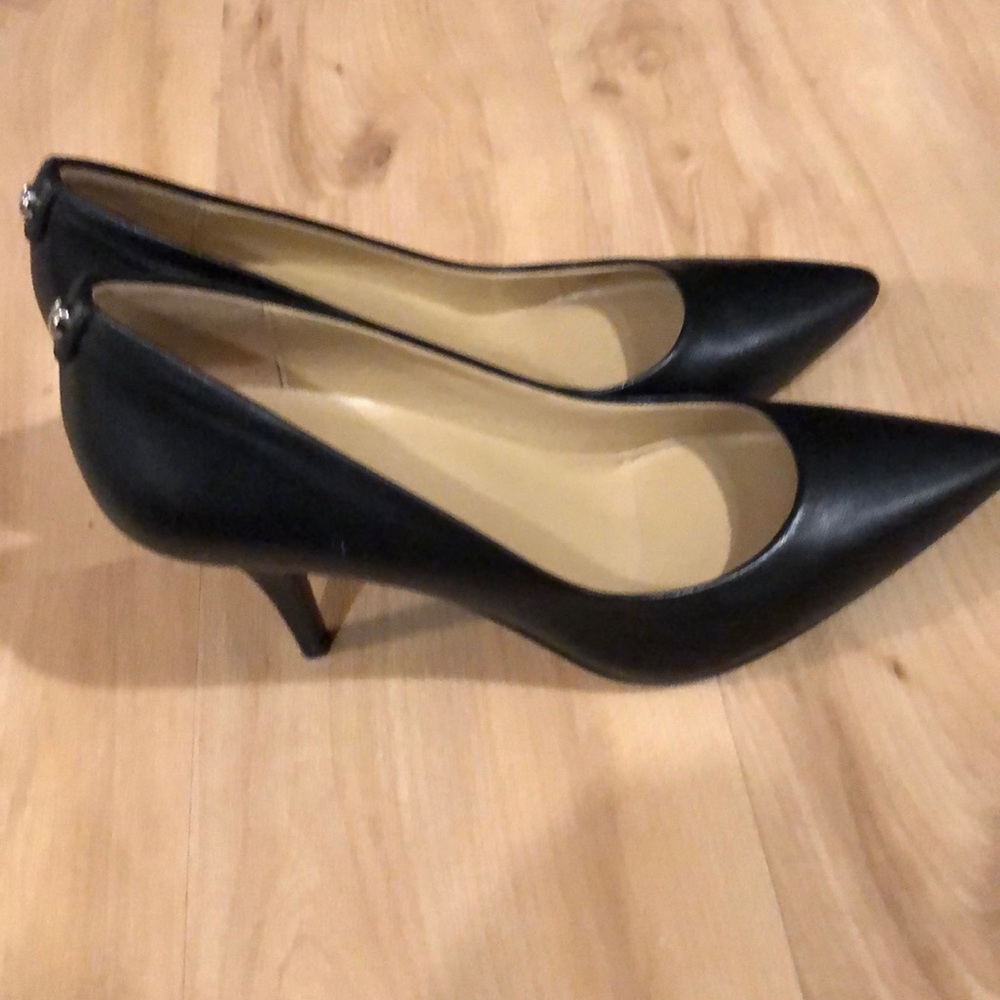 Michael Kors Leather Black Pointed Toe Pumps!